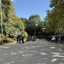 Waisenhofstra&szlig;e 33 Polizisten