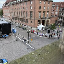Demo gegen AfD vor Rathaus, Rathausplatz Kiel